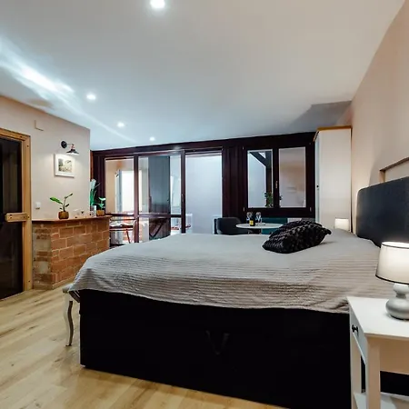 Cosmopolitan Ii. 3*