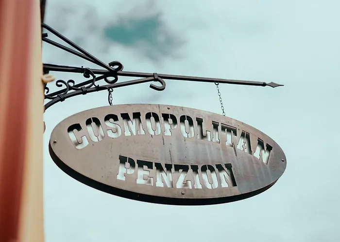 Cosmopolitan Ii. בית הארחה